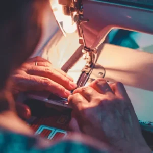 Lee más sobre el artículo Cómo utilizar una máquina de coser y sus diferentes funciones