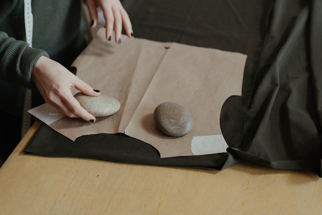 Lee más sobre el artículo Crea tu propio estilo de moda al coser: 6 consejos y trucos para diseñar prendas únicas
